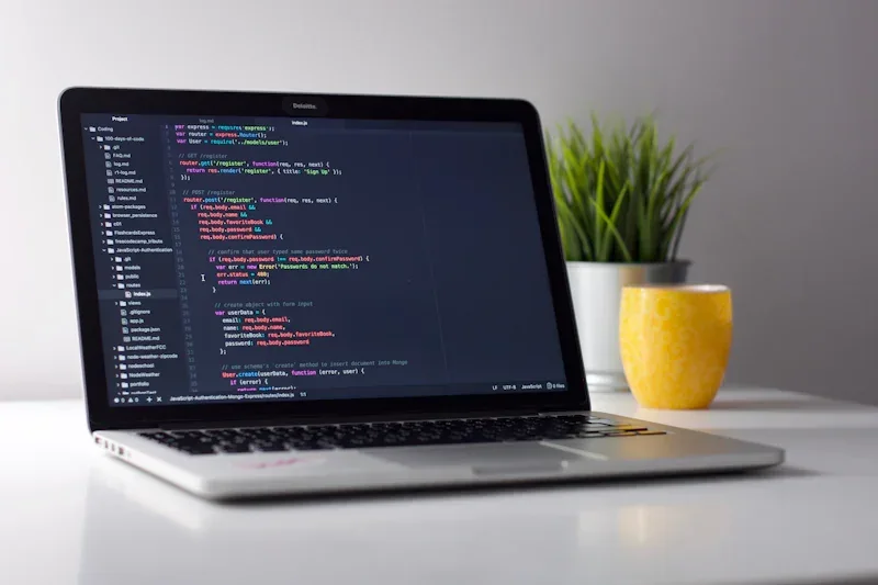 Équipe technique en atelier de développement